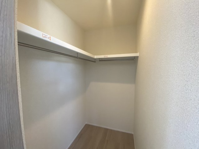 マ・メゾン　佐伯区五日市中央5丁目　№101の収納|2階洋室7.5帖内にあり、
カバンや小物もスッキリ収納できます。