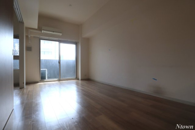 【居間・リビング】 | プレサンス栄ライズ | ゆったり過ごせる居間です