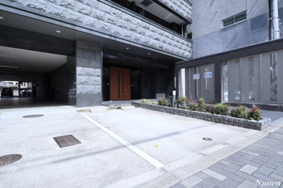 【駐車場】 | プレサンス栄ライズ | 駐車場に車を止められます