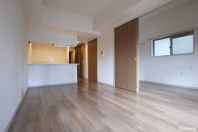 【居間・リビング】 | プレサンス栄ライズ | 使いやすいリビングです