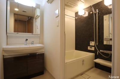 【洗面所】 | プレサンス栄ライズ | 忙しい朝には欠かせない洗面所です