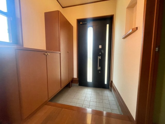 東吉田1080の玄関