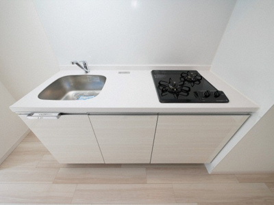 【キッチン】 | RISING Maison 本町橋 | コンパクトなキッチンで掃除もラクラク