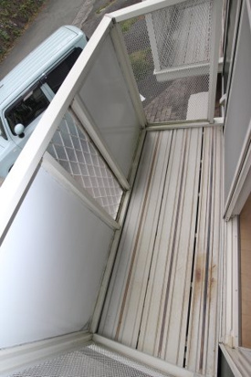 熊本市中央区黒髪３丁目のアパートのバルコニー