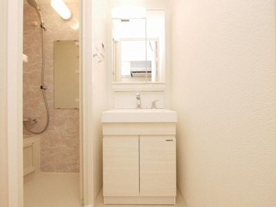 【独立洗面台】 | S-RESIDENCE堺筋本町Uno | 独立洗面化粧台が付いています