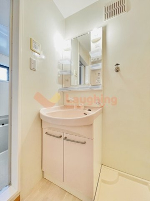 【洗面所】 | リビングタウン江戸屋敷 E棟 | スペースが確保できる洗面所です