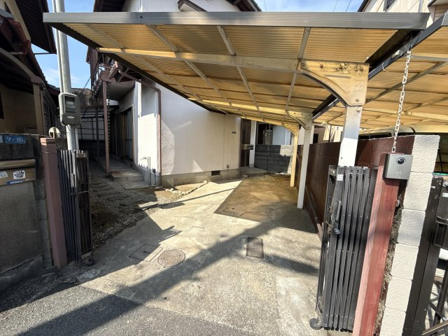土山4丁目戸建の駐車場