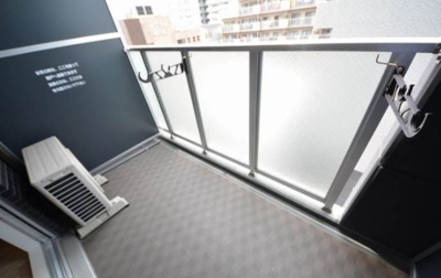 【バルコニー】 | プレサンス大阪城公園ネクサス | 外からの目が気にならないバルコニーで洗濯物が干せます