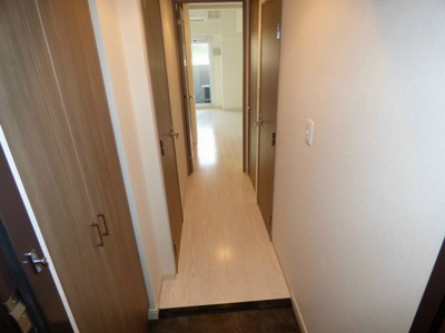 【玄関】 | プレサンス大阪城公園ネクサス | 収納もある玄関です