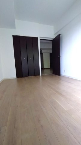 アドリーム石切山手の洋室