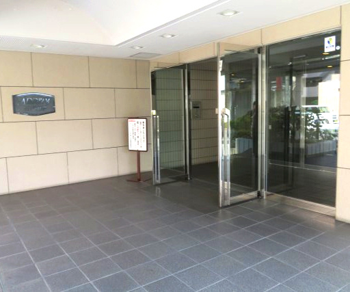 アドリーム石切山手のエントランス