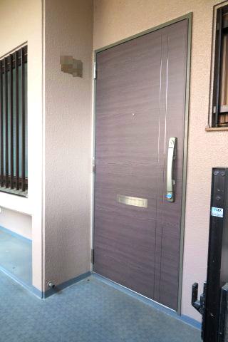 アドリーム石切山手の玄関