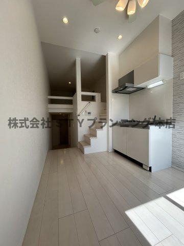 仲介手数料０円！グランツ六番町の居間・リビング