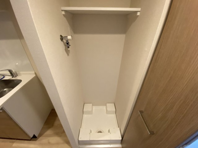 【設備】 | レオンコンフォート上本町カレント | 洗濯機置き場です