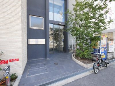 【エントランス】 | プレミアムコート谷町4丁目 | 清潔なエントランスです