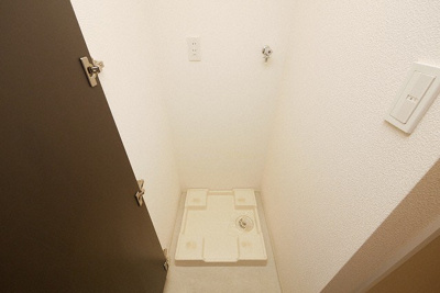 【設備】 | プレミアムコート谷町4丁目 | 洗濯機置き場です