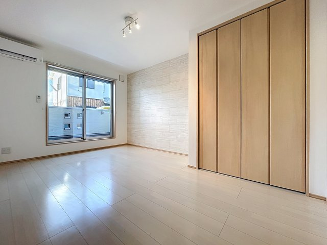 GM HILLS 加島の洋室