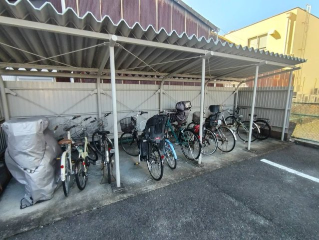 カネマンビルのその他共用部分|敷地内の駐輪場です