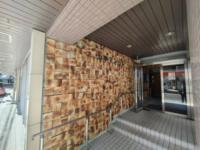 カネマンビルのエントランス|ゆとりのあるエントランスです