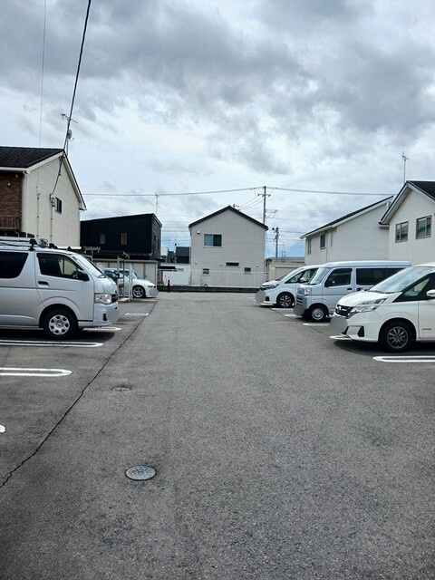 エルミタージュ竹の駐車場