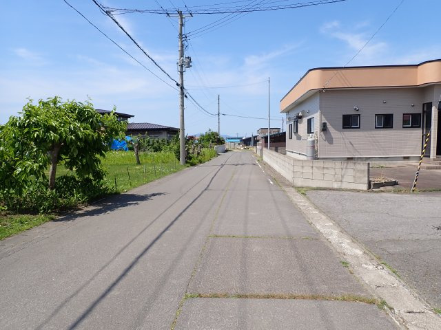 【前面道路含む現地写真】 | 黒石市大字牡丹平　土地