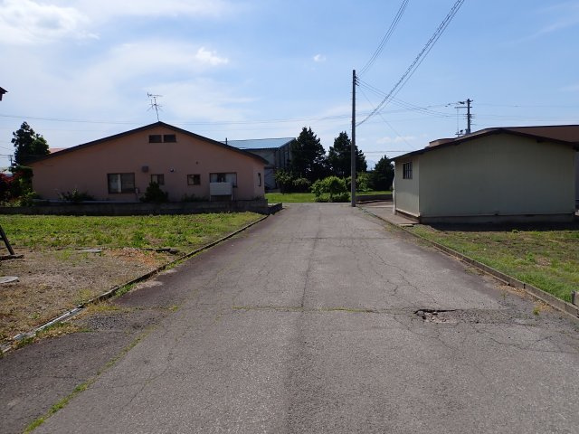 【前面道路含む現地写真】 | 黒石市大字牡丹平　土地