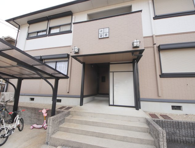 フローラ東坂のエントランス