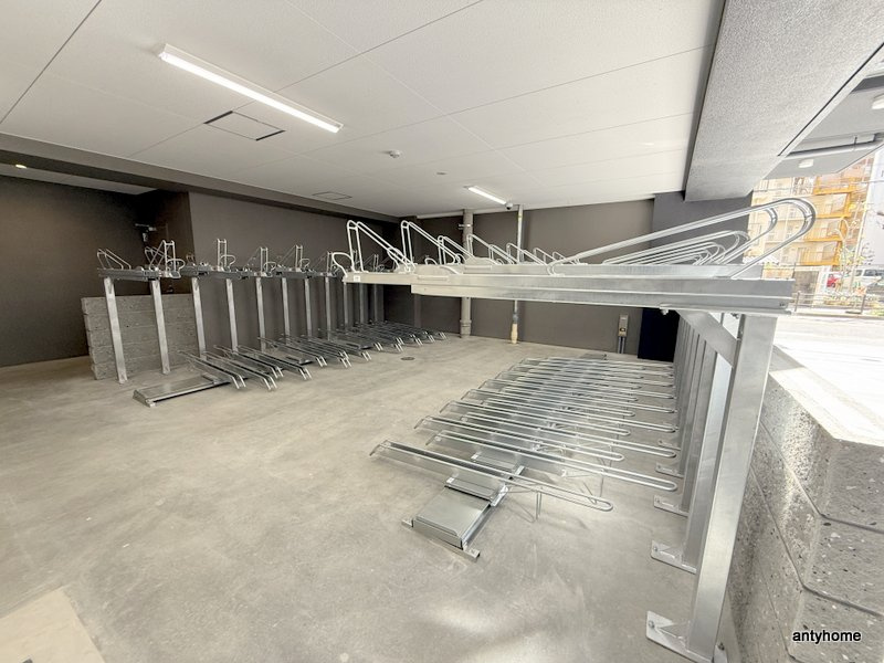 セレニテ新大阪グランデ シュッド　仲介手数料無料の駐車場