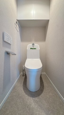【トイレ】 | ハイライフ大濠☆仲介手数料無料☆ | 手洗い一体型のトイレは節水効果があり、環境にもお財布にも優しい人気のタイプです。もちろんウォシュレット機能も完備しています。