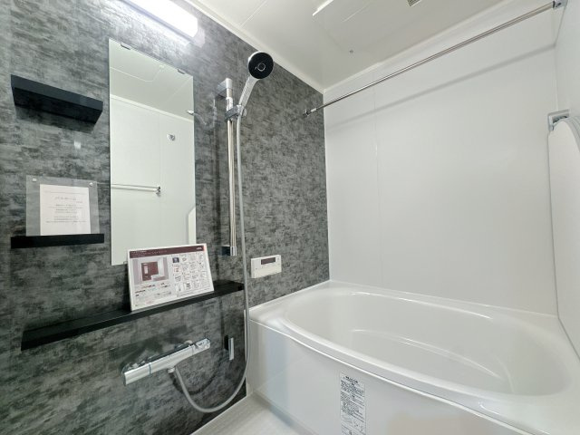 【浴室】 | ハイライフ大濠☆仲介手数料無料☆ | 高級感溢れる新品交換済みのバスルームで、一日の疲れをいやしてください♪