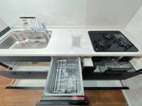 【キッチン】 | ハイライフ大濠☆仲介手数料無料☆ | 機能性とデザイン性を両立させた、リノベーション物件ならではの素敵なキッチン。立ってみるとそれがよく分かります♪