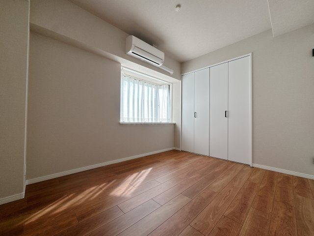 【洋室】 | ハイライフ大濠☆仲介手数料無料☆ | ふとのぞく、窓からの景色にホッとする。窓はときに、いろんな表情をみせます。