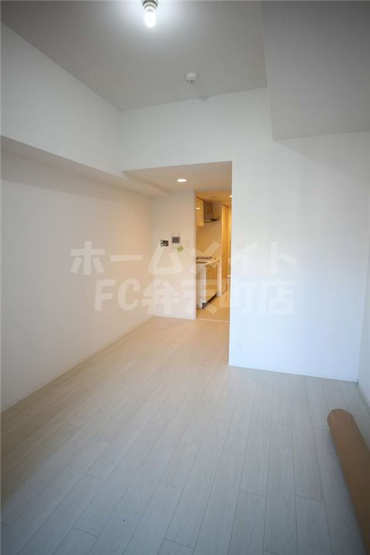 【居間・リビング】 | エスプレイス大阪ガルフレジデンス | こちらの居間で趣味の時間をお楽しみください