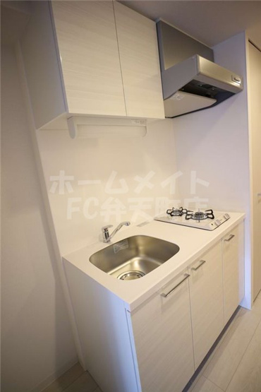 【キッチン】 | エスプレイス大阪ガルフレジデンス | コンパクトなキッチンで掃除もラクラク
