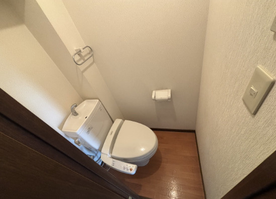 新町レトロアパートのトイレ