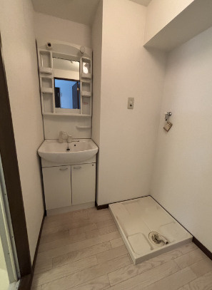 新町レトロアパートの独立洗面台