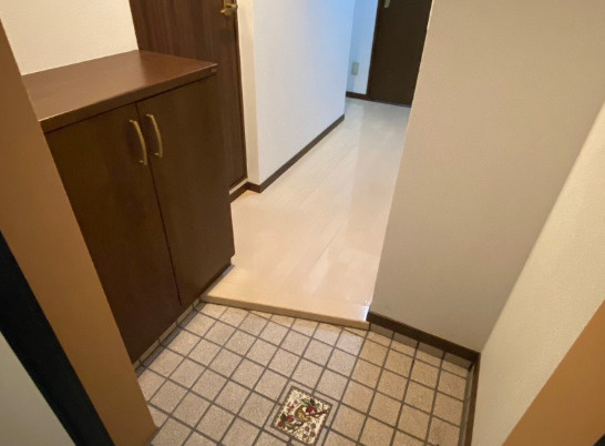 新町レトロアパートの玄関