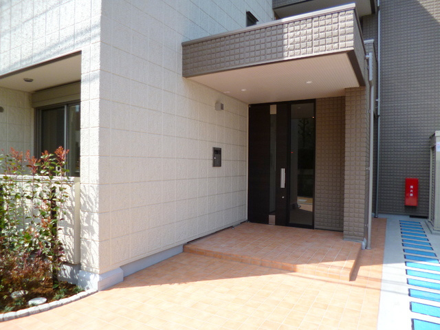 プレミール中里のエントランス|★オートロック付きのお洒落なエントランス★