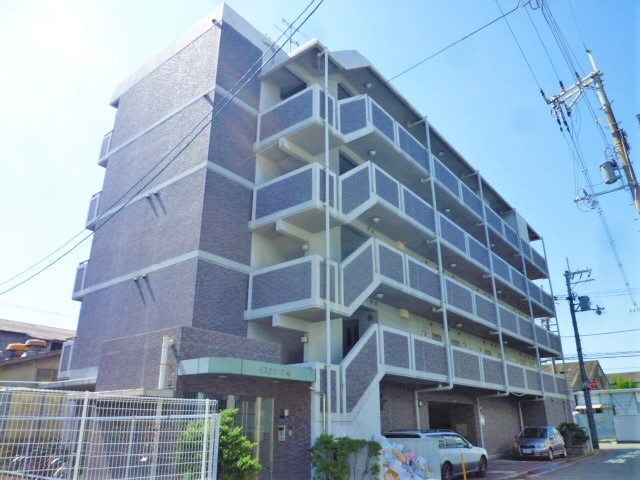 イスタナ・フセの外観