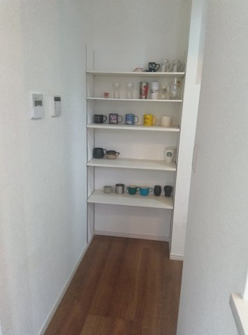 【キッチン】 | 志木市本町二丁目中古戸建 | パントリー設置