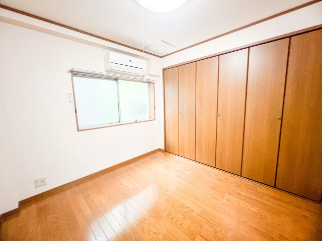 杣友マンションの洋室