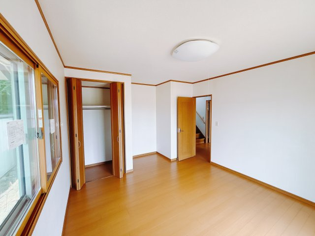 【中古戸建】太田市大原町の洋室|子供部屋のメリットは「自立心を養うことができる」「自分で整理整頓できるようになる」そして、お子様が成長した際には「プライバシーを確保できる」といい事だらけ♪
