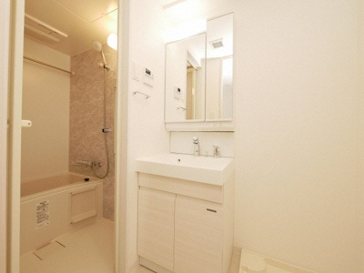 【洗面所】 | S-RESIDENCE福島Alovita | 忙しい朝には欠かせない洗面所です