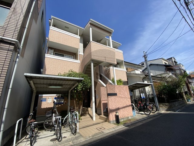 エストレヤ荒川の外観