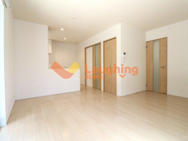 久留米市東合川町の一戸建ての居間・リビング|こちらの居間で趣味の時間をお楽しみください