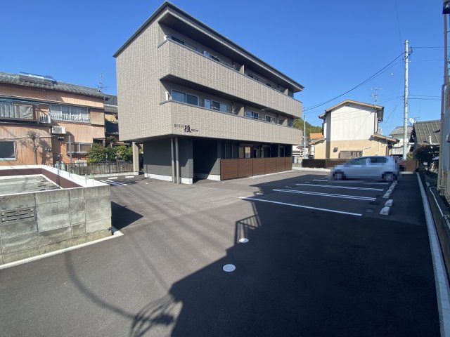 ベレオ雅の駐車場
