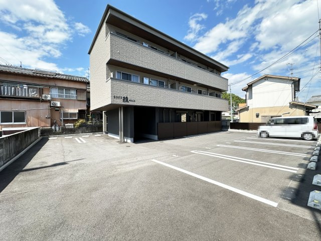 ベレオ雅の駐車場
