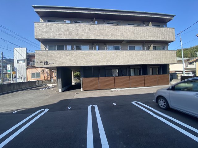 ベレオ雅の駐車場