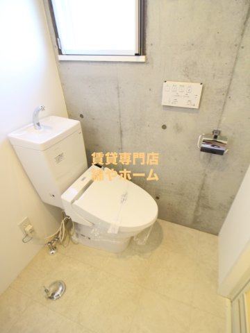 フェリオ南津守のトイレ|落ち着いた色調のトイレです