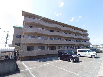 【駐車場】 | アーバンコート論田 | 車をお持ちの方に嬉しい駐車場付きの物件です